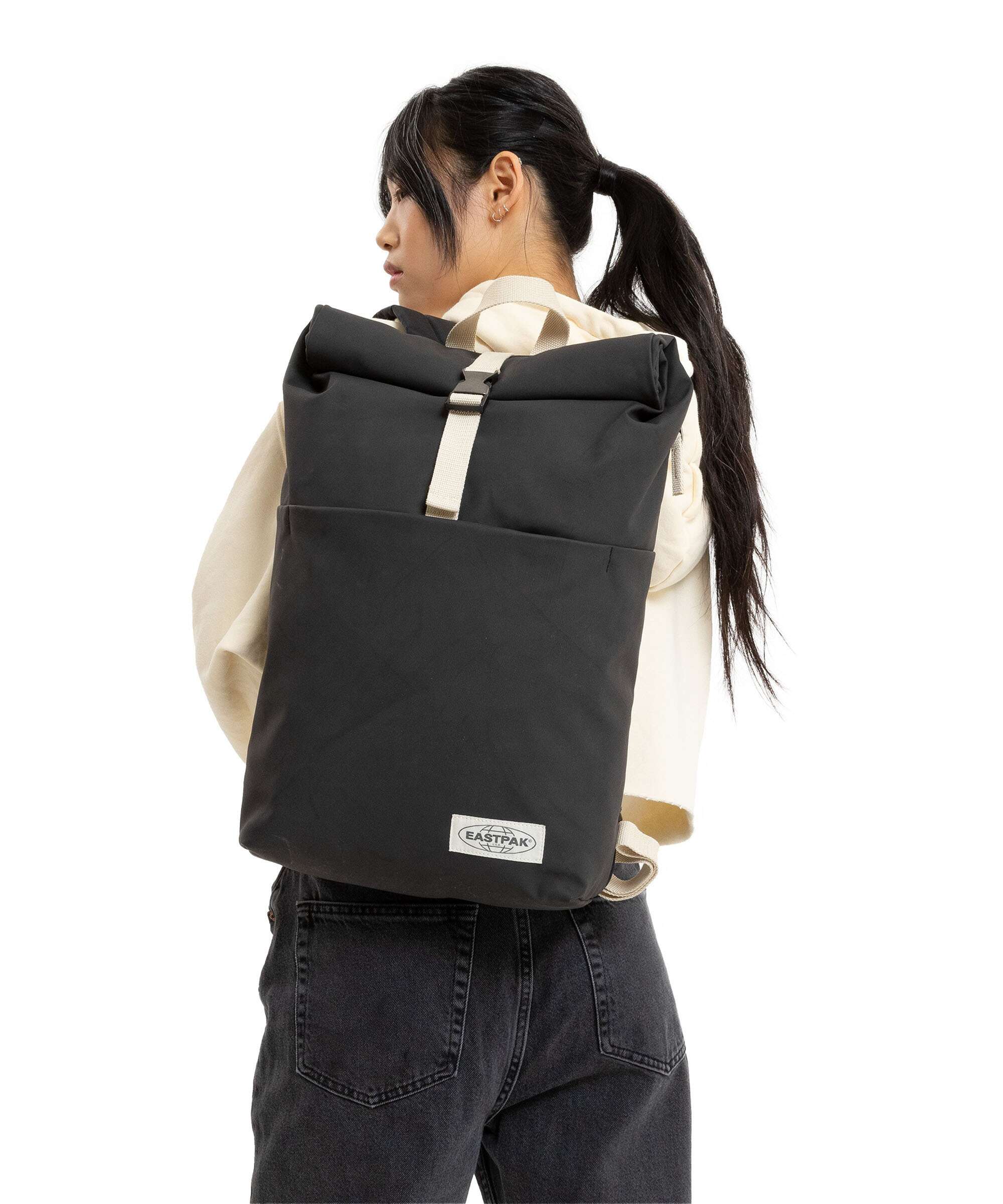 Eastpak Up Plecak z rolowanym zamknięciem upgrained black - Image 3