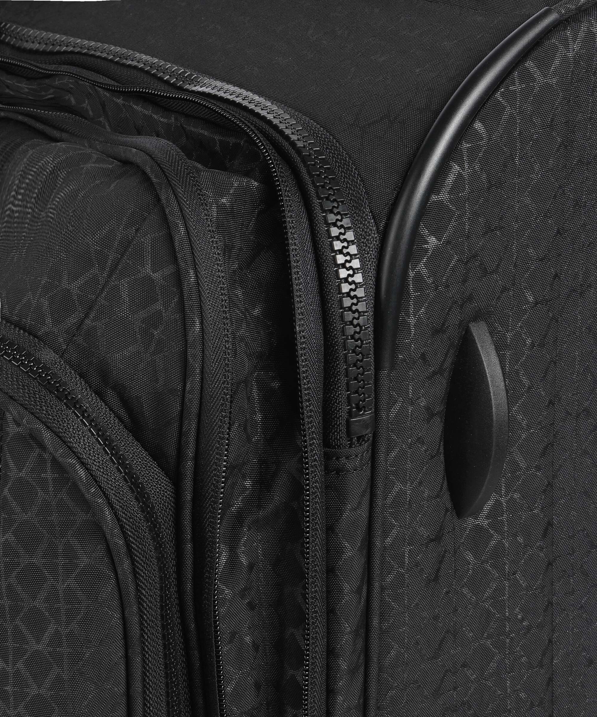 Kipling Basic New Youri L Walizka na 4 kołach signature embossed - Image 4